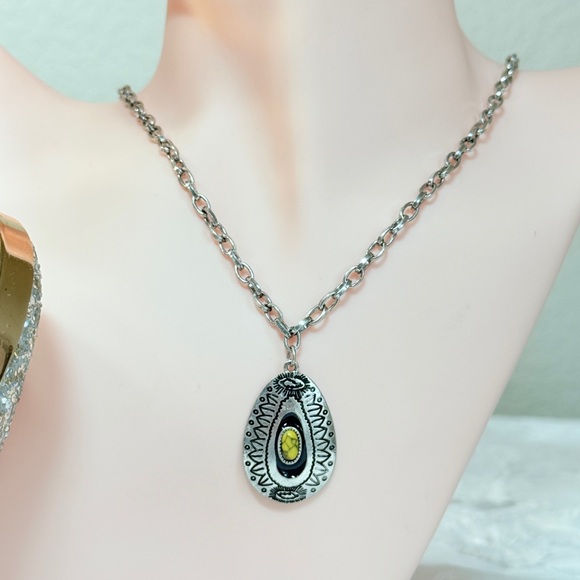 ⚜️ Western Silver and Yellow Pendant Necklace - Picture 5 of 5